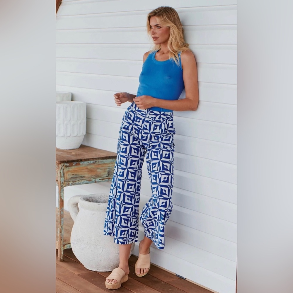 NWT- FREE PEOPLE FLATTERING MENOCRA CROPPED FLORAL PRINTED HIGH RISE PANTS - 10